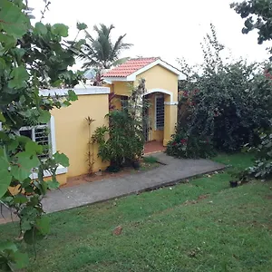  Holiday home The Yellow House: Fully Equipped, Spectacular Beach View Puerto Rico